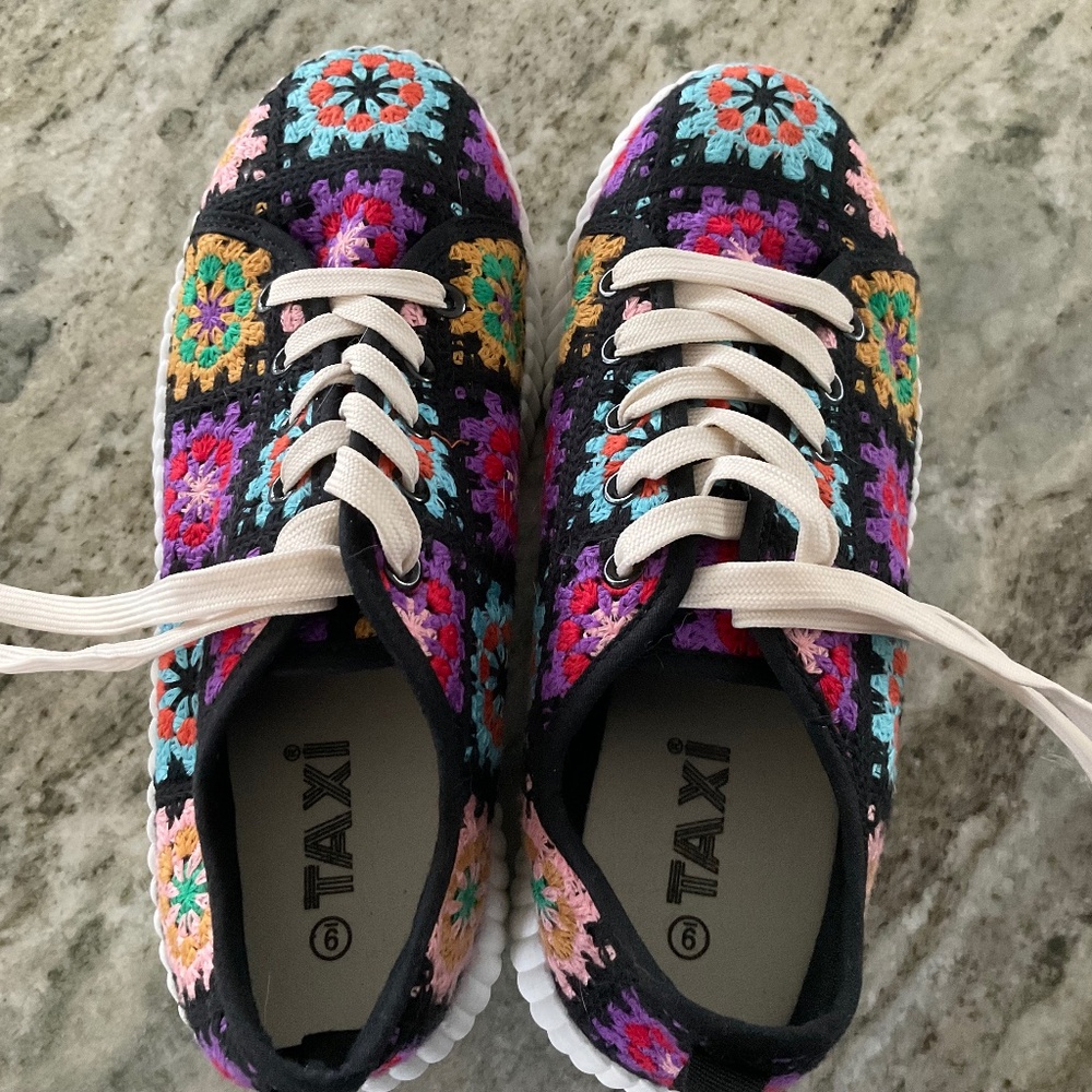Colorful crotchet squares sneakers with white bottoms